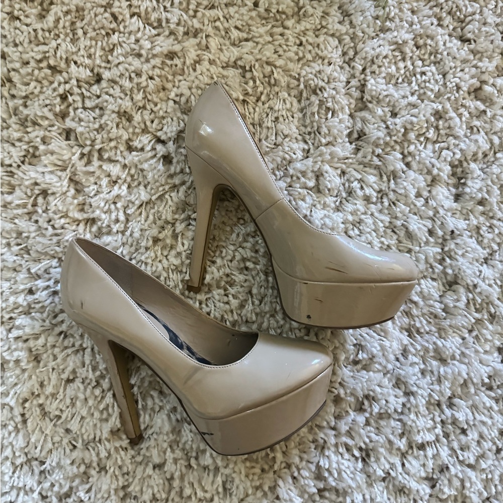 Carlos by Carlos Santana shiny tan beige closed toe elegant high heel sh… - Picture 2 of 7